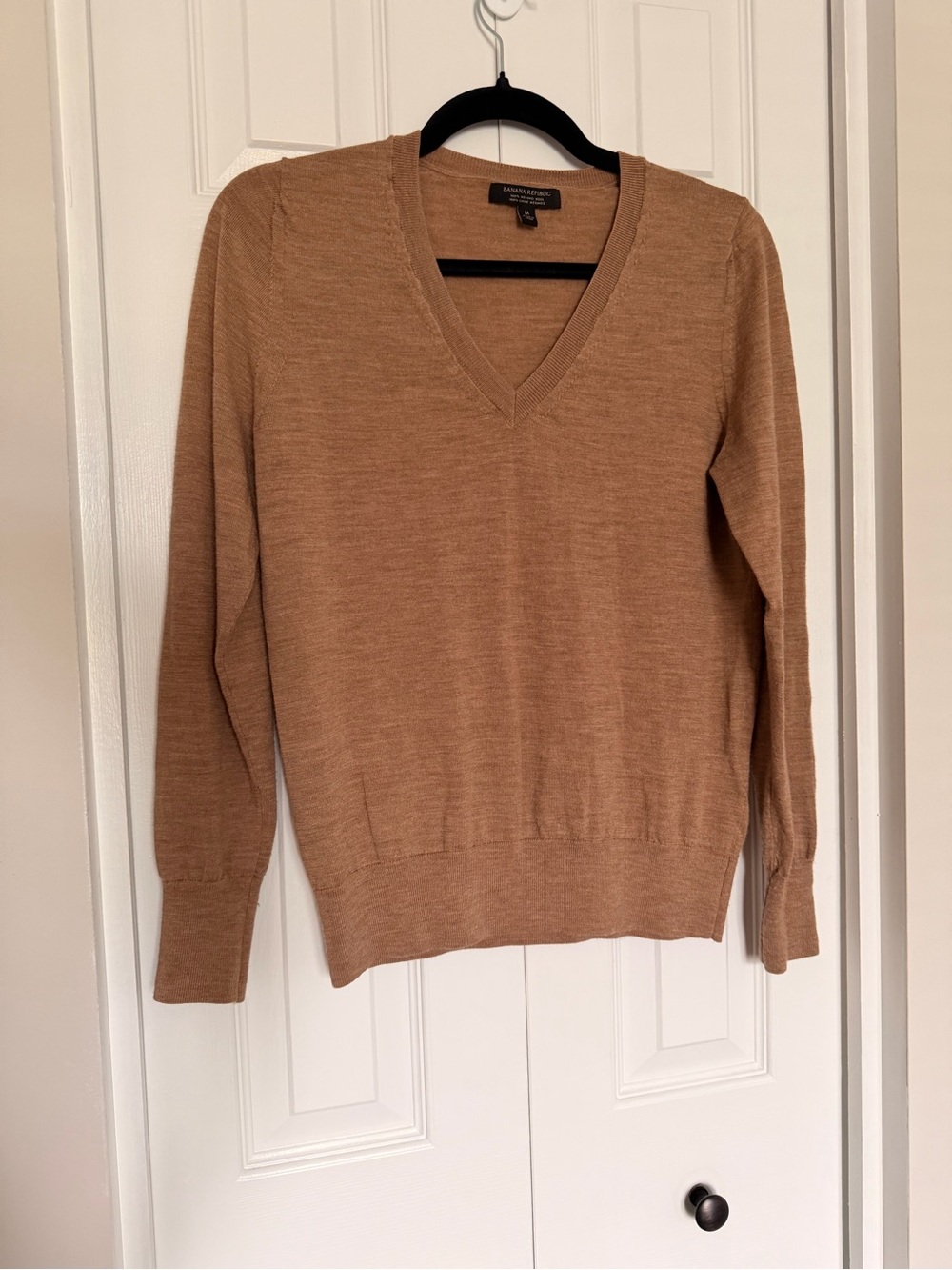 Banana Republic 100% Merino Wool Women's V-Neck Sweater - Heathered Camel